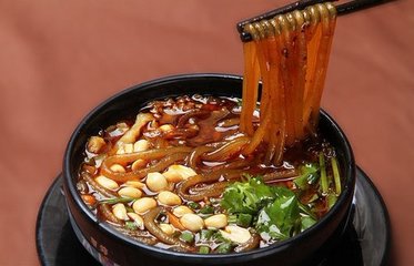 成都小吃肥腸粉搭配“鍋盔”，一個鍋盔3兩肉！