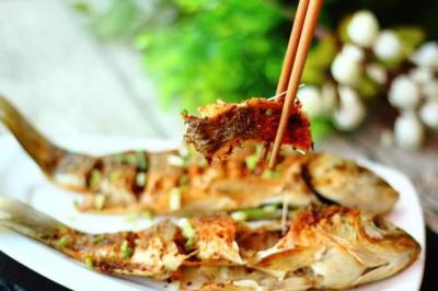 好吃到停不下筷子的香酥烤魚，做法簡(jiǎn)單，少油少鹽，吃起來(lái)更健康