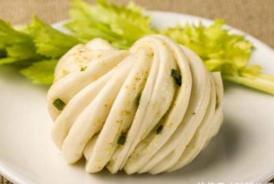 面食如此做才簡單，不發(fā)面、不用煮，比饅頭好吃，比花卷有嚼勁