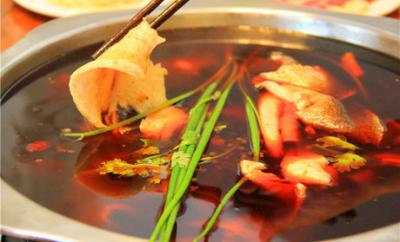 成都火鍋培訓(xùn):魚(yú)火鍋的家庭做法，魚(yú)肉鮮嫩香辣爽口