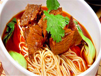 四川特色牛肉面食技術(shù)培訓(xùn)哪家專業(yè)？理論與實(shí)踐相結(jié)合