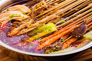 成都串串香底料技術(shù)培訓(xùn)哪里好？熬高湯選材培訓(xùn)