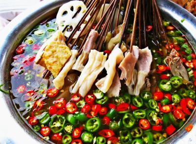  學(xué)青紅油缽缽雞技術(shù)做法哪里好？傳統(tǒng)的小吃