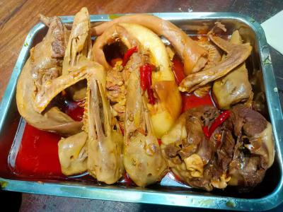 五香麻辣鹵菜技術(shù)培訓(xùn)中心哪家好？培訓(xùn)期間一次性收費(fèi)