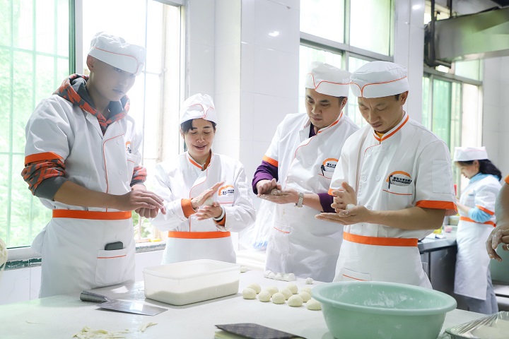 哪家早餐培訓學校哪家好？知名培訓機構對比